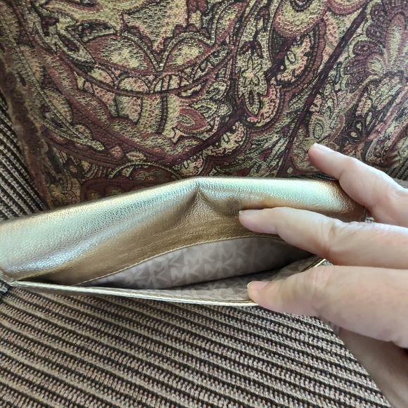 Beautiful Gold Colored MK Michael Kors clutch purse wallet in great shape! - Picture 4 of 9